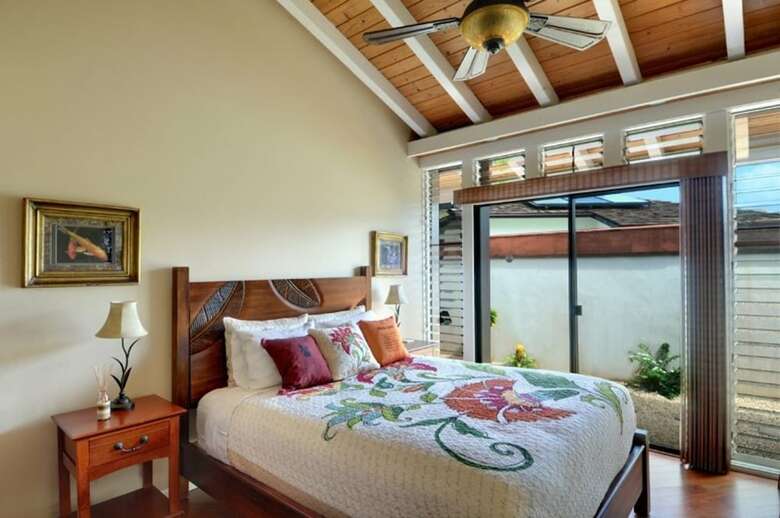 Rate Elegant Home With Hot Tub And Pool On Makai Golf Course