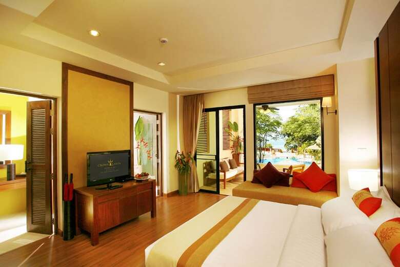 Hotel Crown Lanta Resort And Spa
