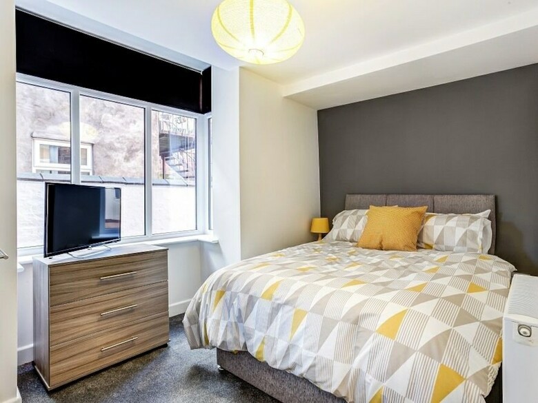 Hotel Townhouse Plus @ 166 Edleston Road Crewe