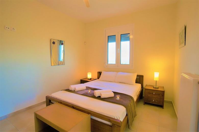 Discrete Villa Maroulas