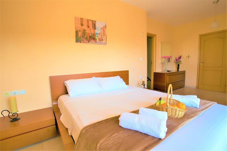 Discrete Villa Maroulas