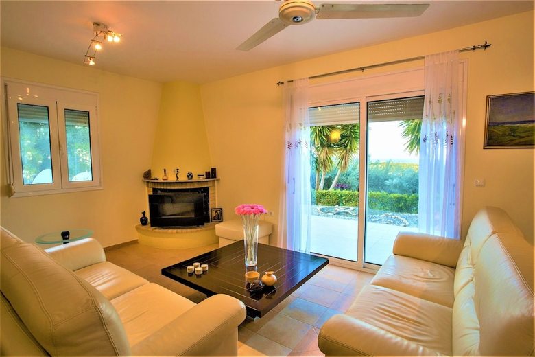 Discrete Villa Maroulas