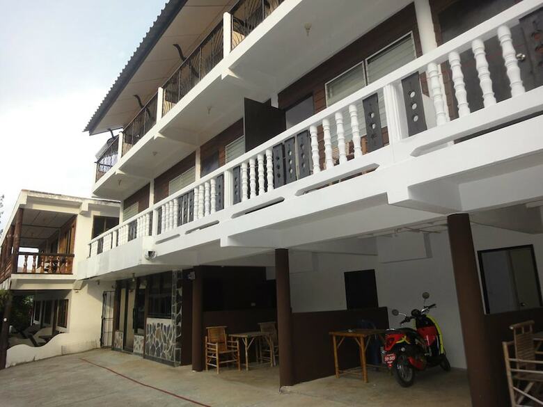Hostal Sea Garden Hostels