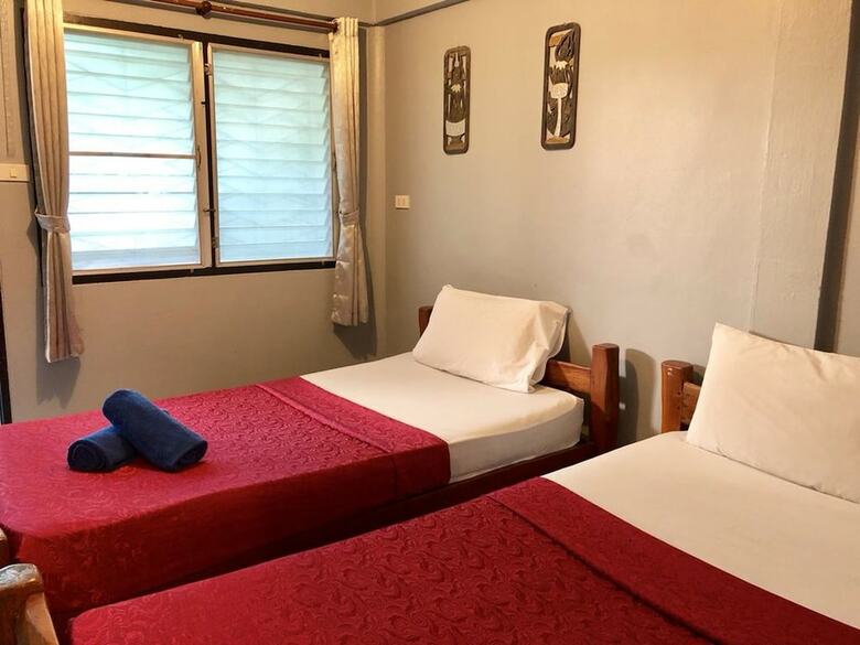 Hostal Sea Garden Hostels