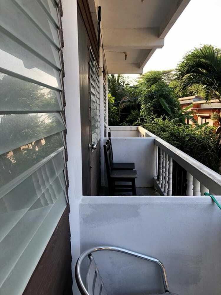 Hostal Sea Garden Hostels