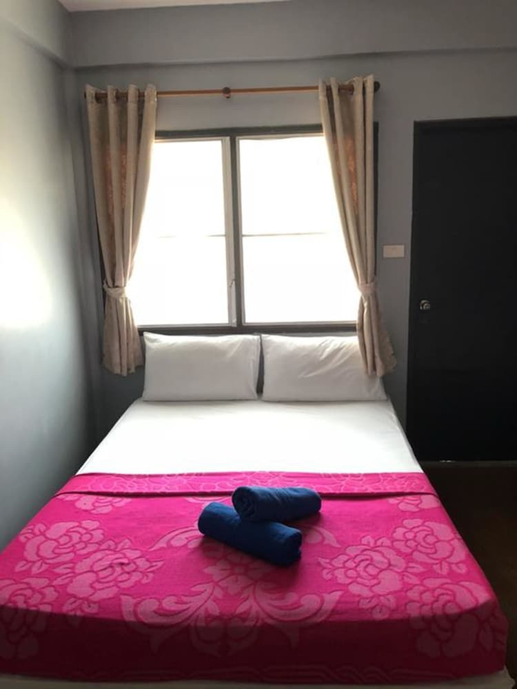 Hostal Sea Garden Hostels