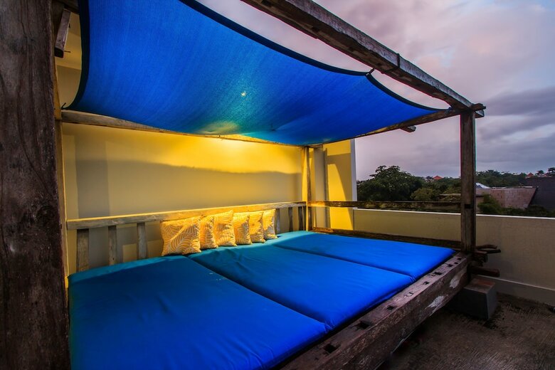 Villa Rainbow Runner