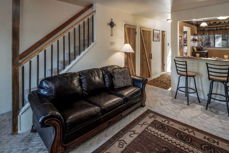 204 Whispering Bluff