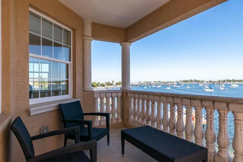 Sunrise Moorings Both - Five Bedroom Condo