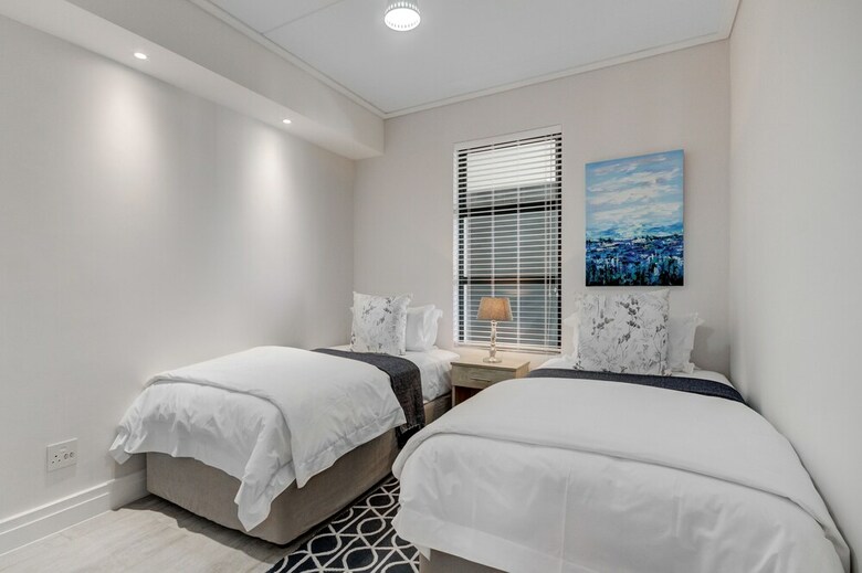 Uniquestay Paardevlei Square Apartment - Adults Only