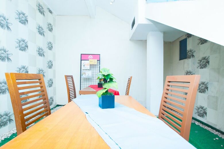 Hostal Oyo 340 Cleo Guest House