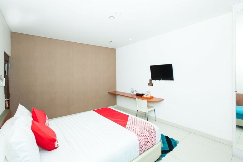 Hostal Oyo 340 Cleo Guest House