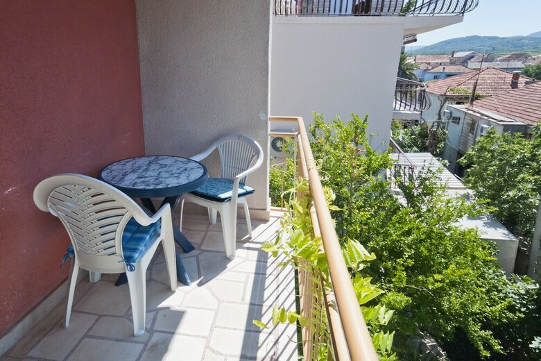 Studio Apartments Teuta & Agron