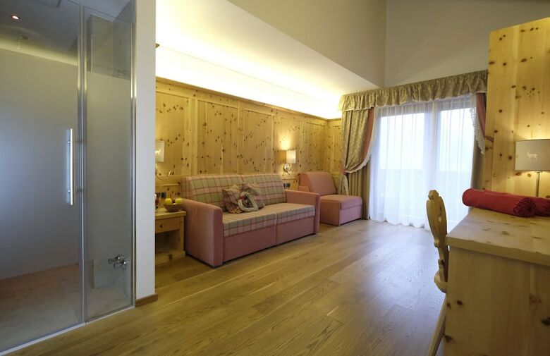 Family & Wellness Hotel Shandranj