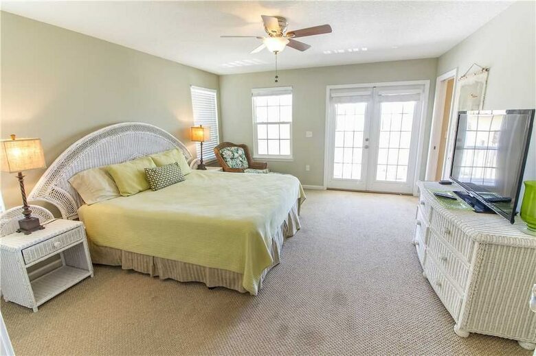 Averys Ocean Breeze - Six Bedroom Home