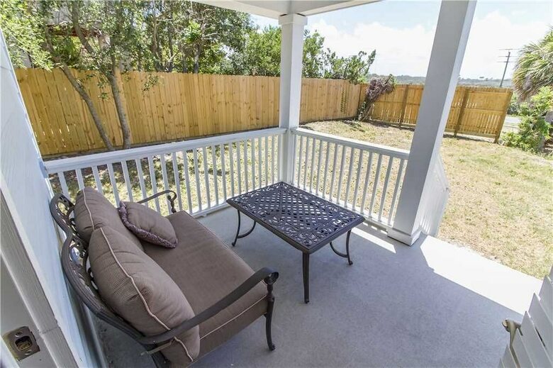 Averys Ocean Breeze - Six Bedroom Home