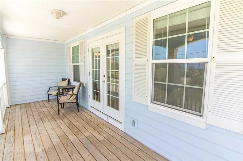 Averys Ocean Breeze - Six Bedroom Home