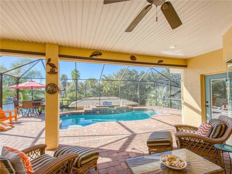 Splashing Dolphins - Three Bedroom Home