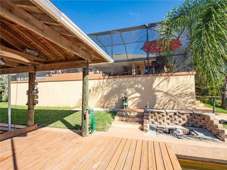 Splashing Dolphins - Three Bedroom Home