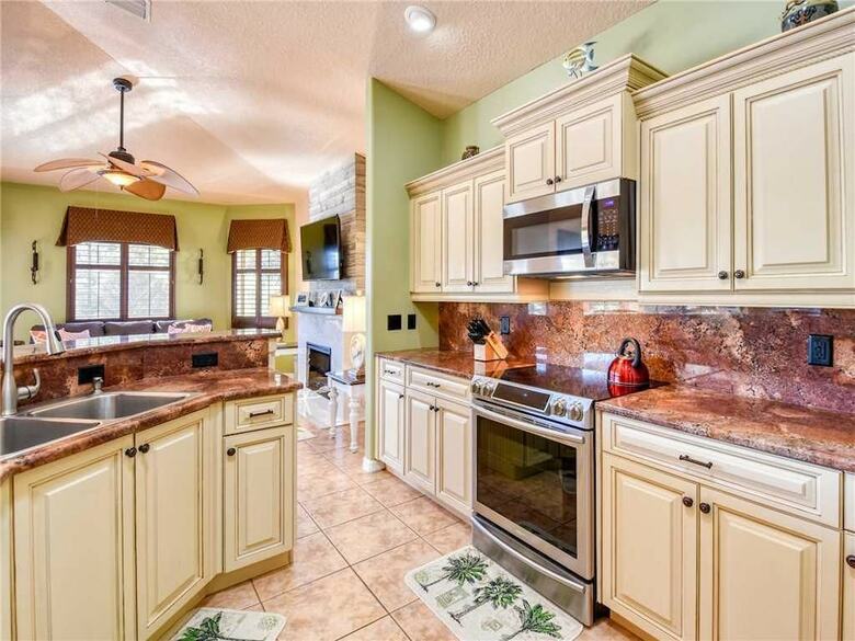 Splashing Dolphins - Three Bedroom Home