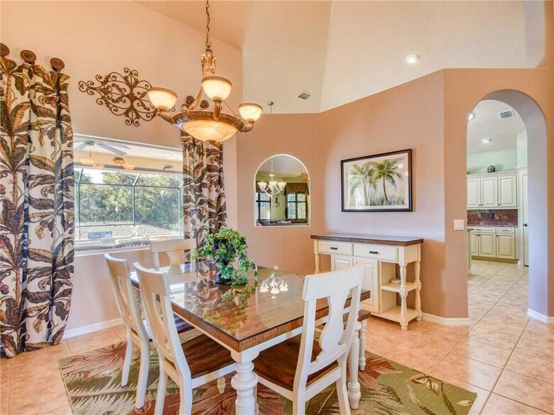 Splashing Dolphins - Three Bedroom Home