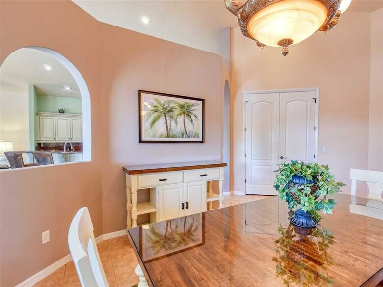 Splashing Dolphins - Three Bedroom Home