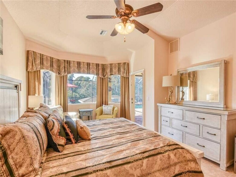 Splashing Dolphins - Three Bedroom Home