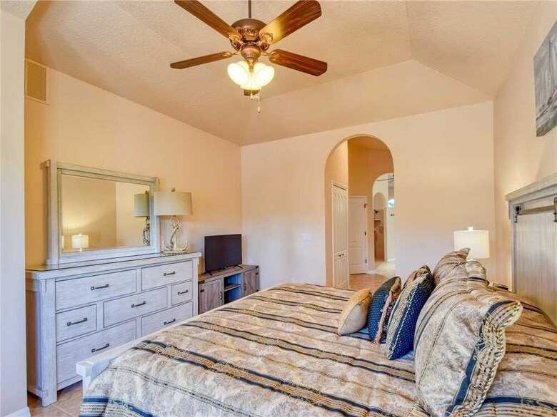Splashing Dolphins - Three Bedroom Home