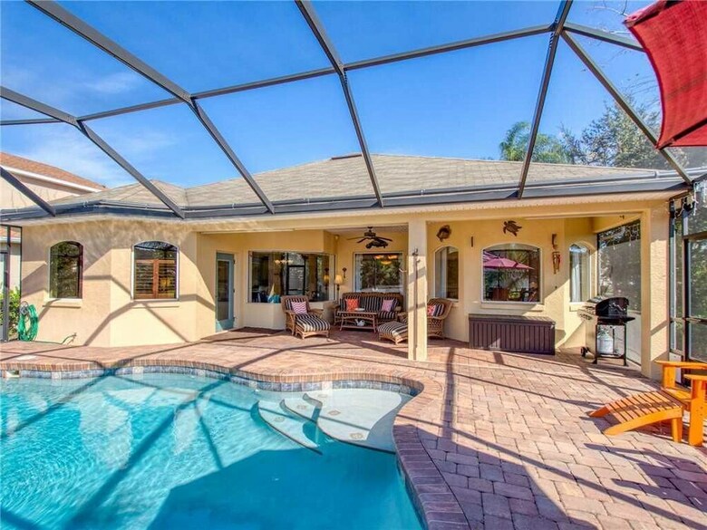 Splashing Dolphins - Three Bedroom Home
