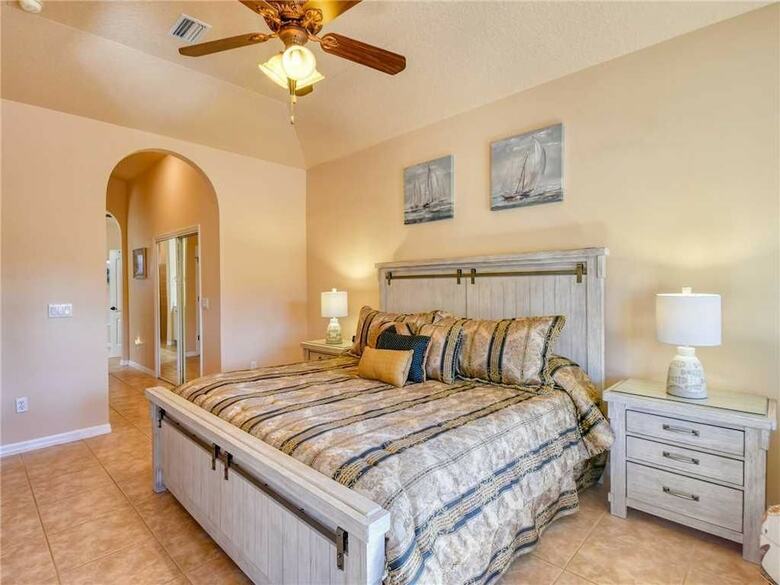 Splashing Dolphins - Three Bedroom Home
