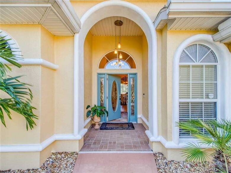 Splashing Dolphins - Three Bedroom Home