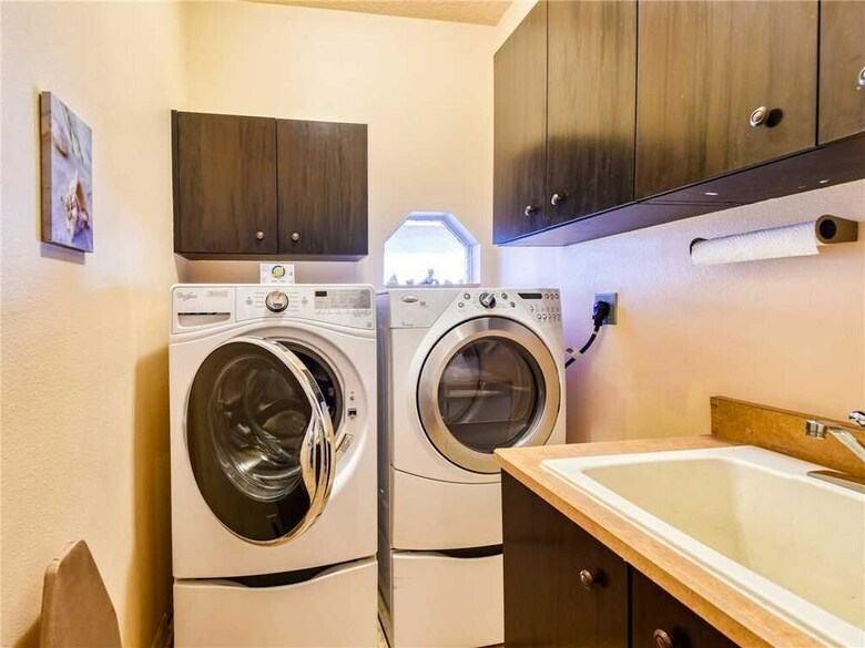 Splashing Dolphins - Three Bedroom Home
