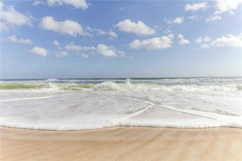 Splashing Dolphins - Three Bedroom Home