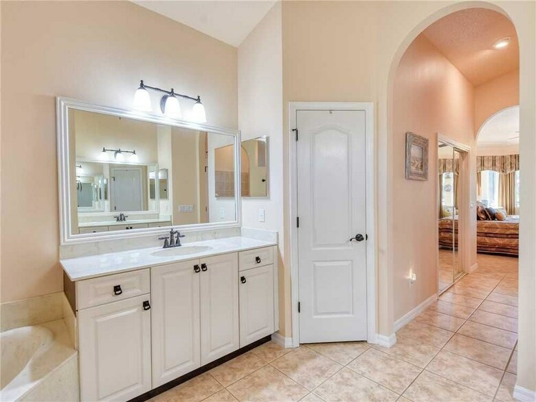 Splashing Dolphins - Three Bedroom Home
