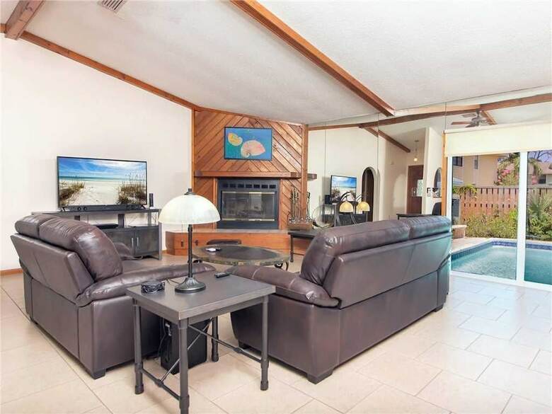 Blue Oasis - Three Bedroom Home
