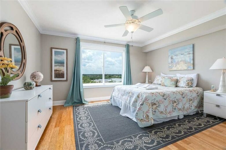 Beachfront Sapphire - Six Bedroom Home