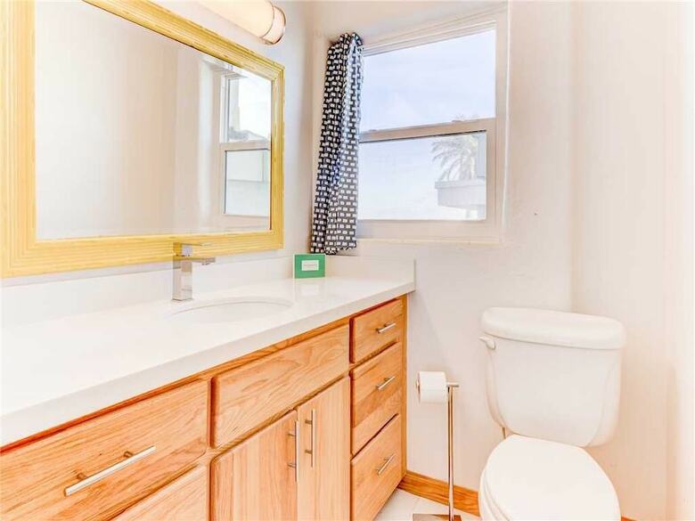 Sunshine House - Three Bedroom Home
