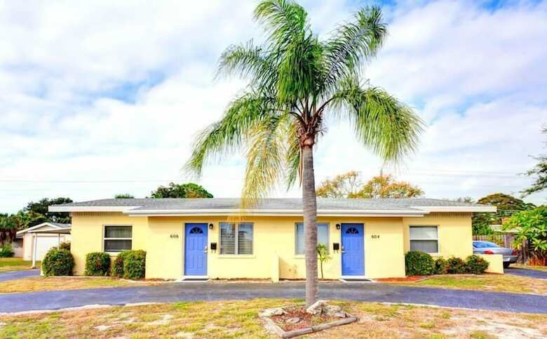 Venice Harbor 606 - Two Bedroom Home