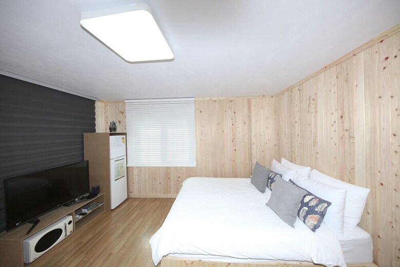 Seongmodo Park Jeong A Pension