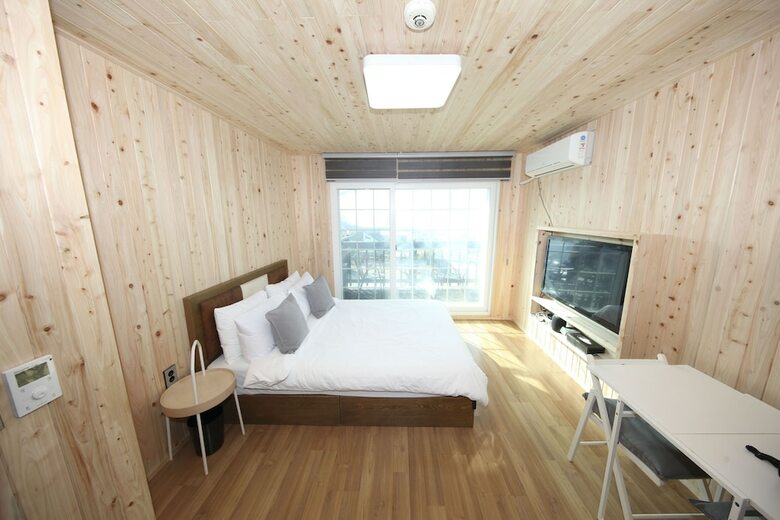 Seongmodo Park Jeong A Pension