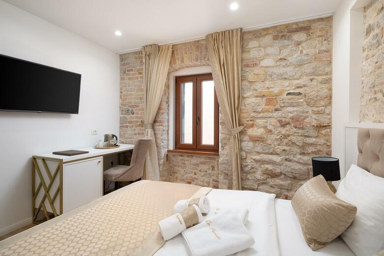 Hotel Le Premier Rooms