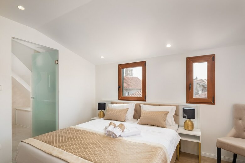 Hotel Le Premier Rooms
