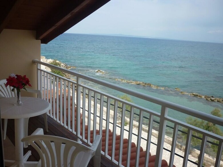 Aparthotel Elena's Luxury Studios And Apartments