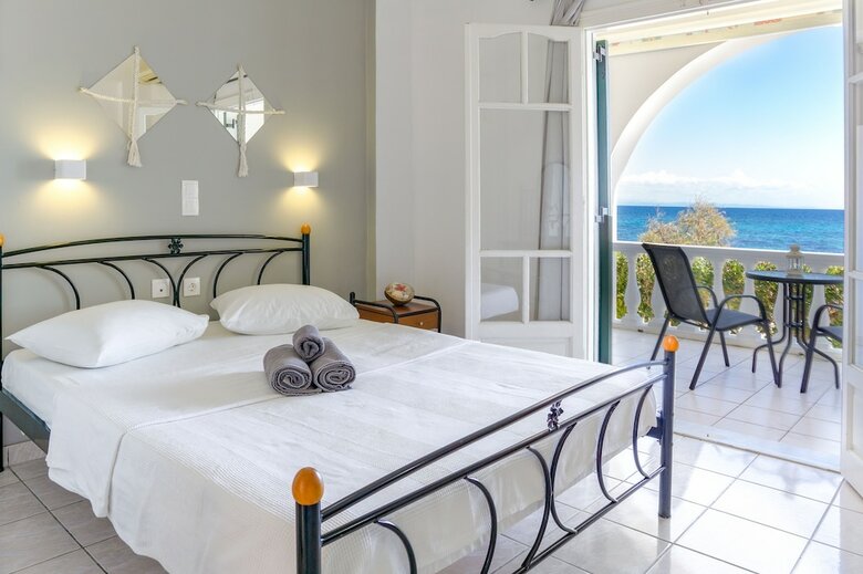 Aparthotel Elena's Luxury Studios And Apartments