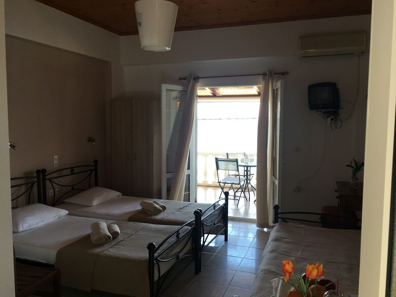 Aparthotel Elena's Luxury Studios And Apartments
