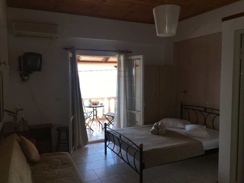Aparthotel Elena's Luxury Studios And Apartments