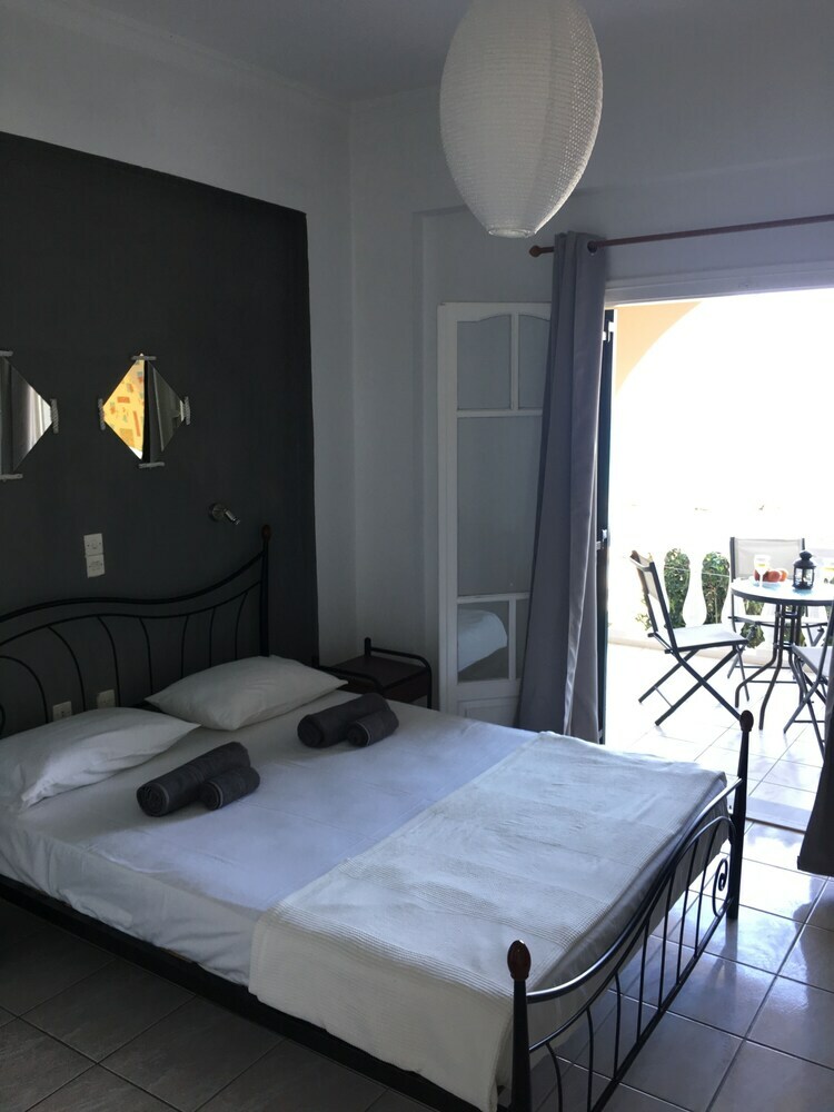 Aparthotel Elena's Luxury Studios And Apartments