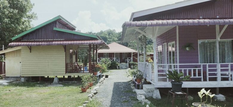 Bed & Breakfast Pondok Oma Surf Simeulue