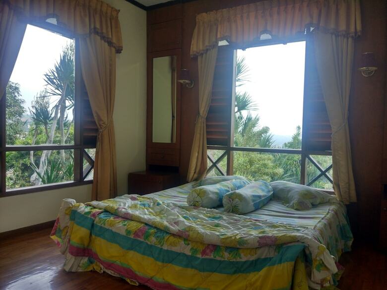 Villa Beverly Hills Puncak For 50 Pax
