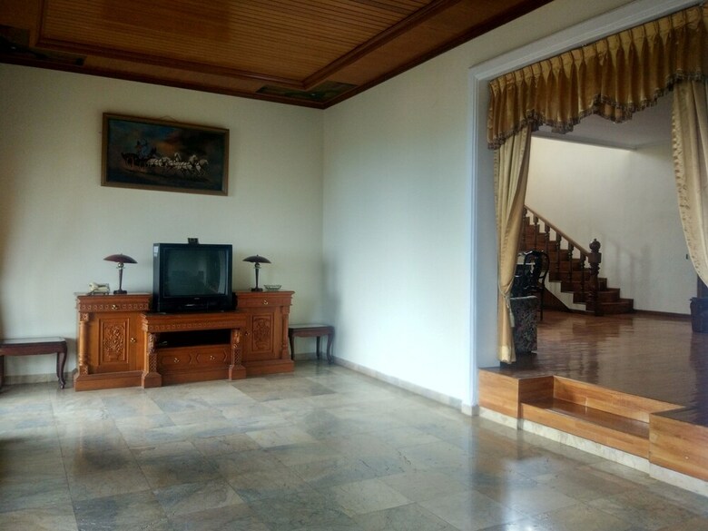 Villa Beverly Hills Puncak For 50 Pax